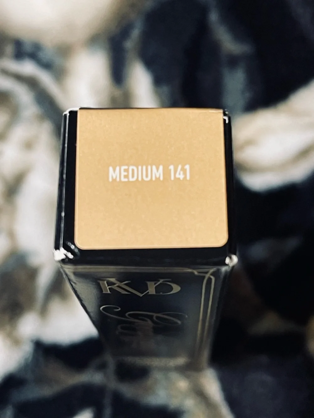KVD Medium 141 Good Apple Lightweight Full Coverage Concealer - Picture 3 of 5